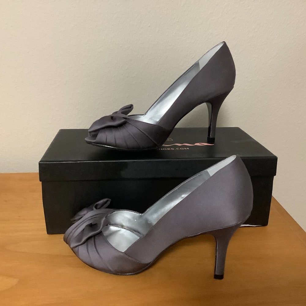 Nina Forbes Satin Peep Toe Shoes, Steel Luster, Size 5 - Picture 3 of 8